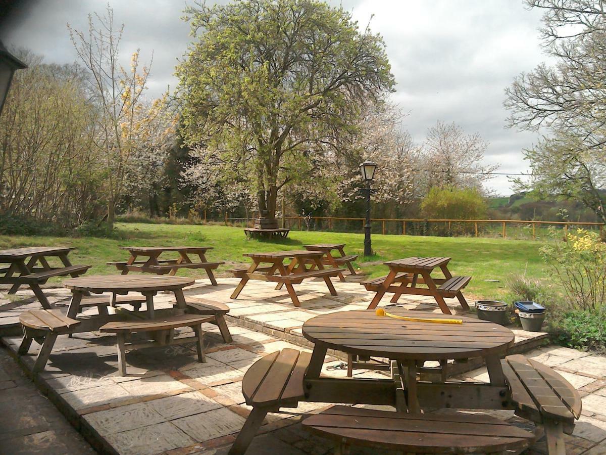 The Crown Inn Alvediston Экстерьер фото