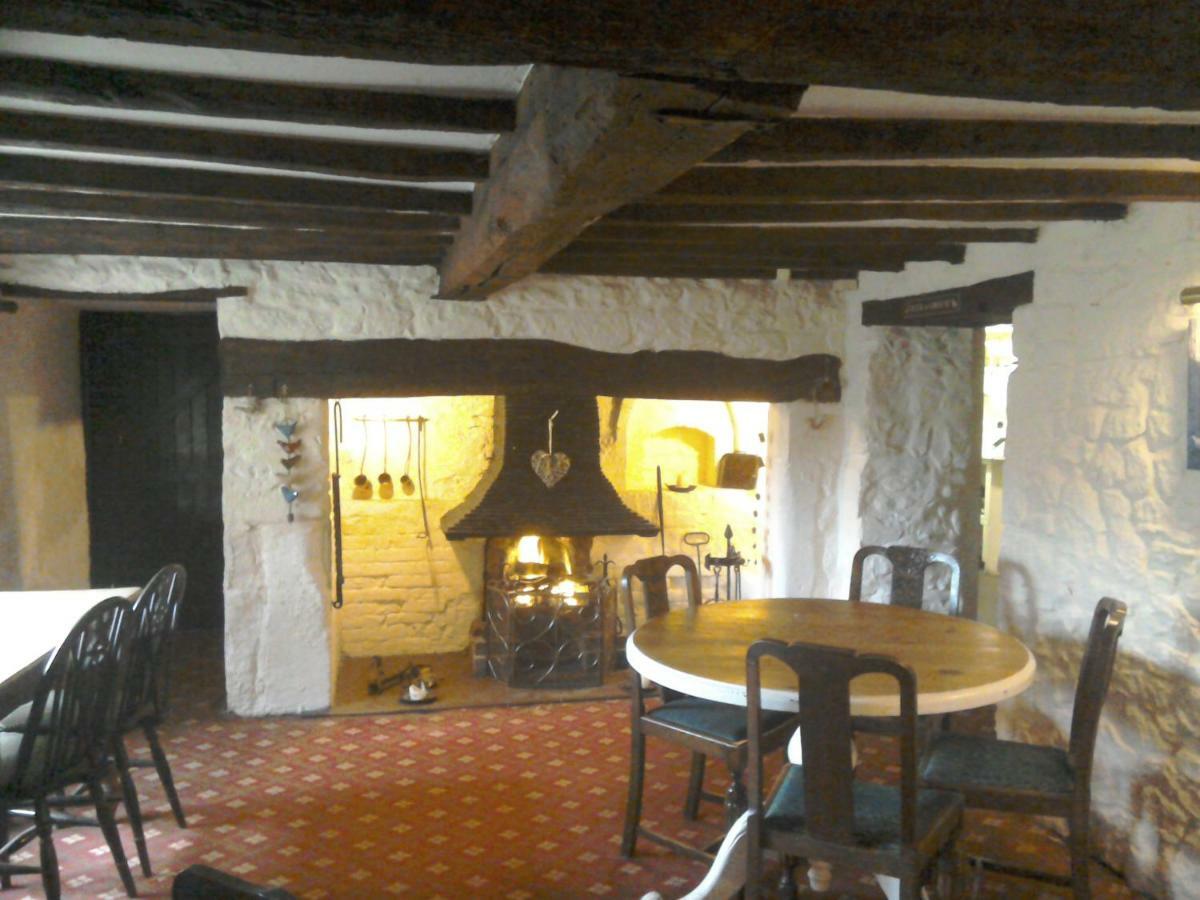 The Crown Inn Alvediston Экстерьер фото